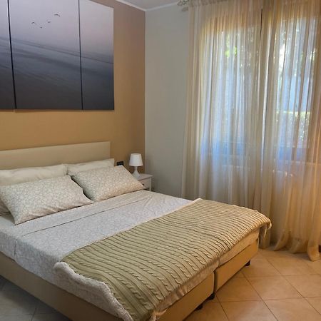Feli Holiday Home - Panoramic Pool Lake View In Гардоне Ривера Екстериор снимка