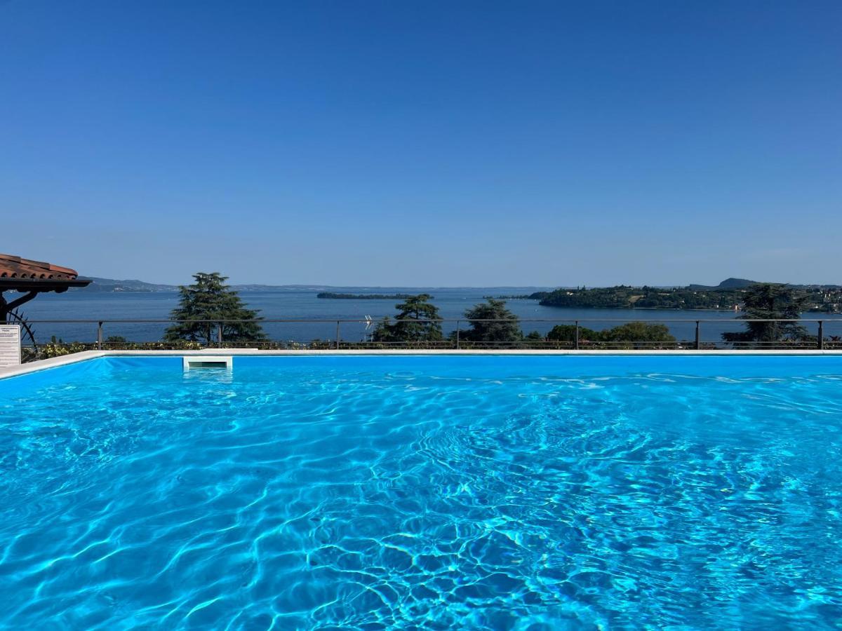 Feli Holiday Home - Panoramic Pool Lake View In Гардоне Ривера Екстериор снимка