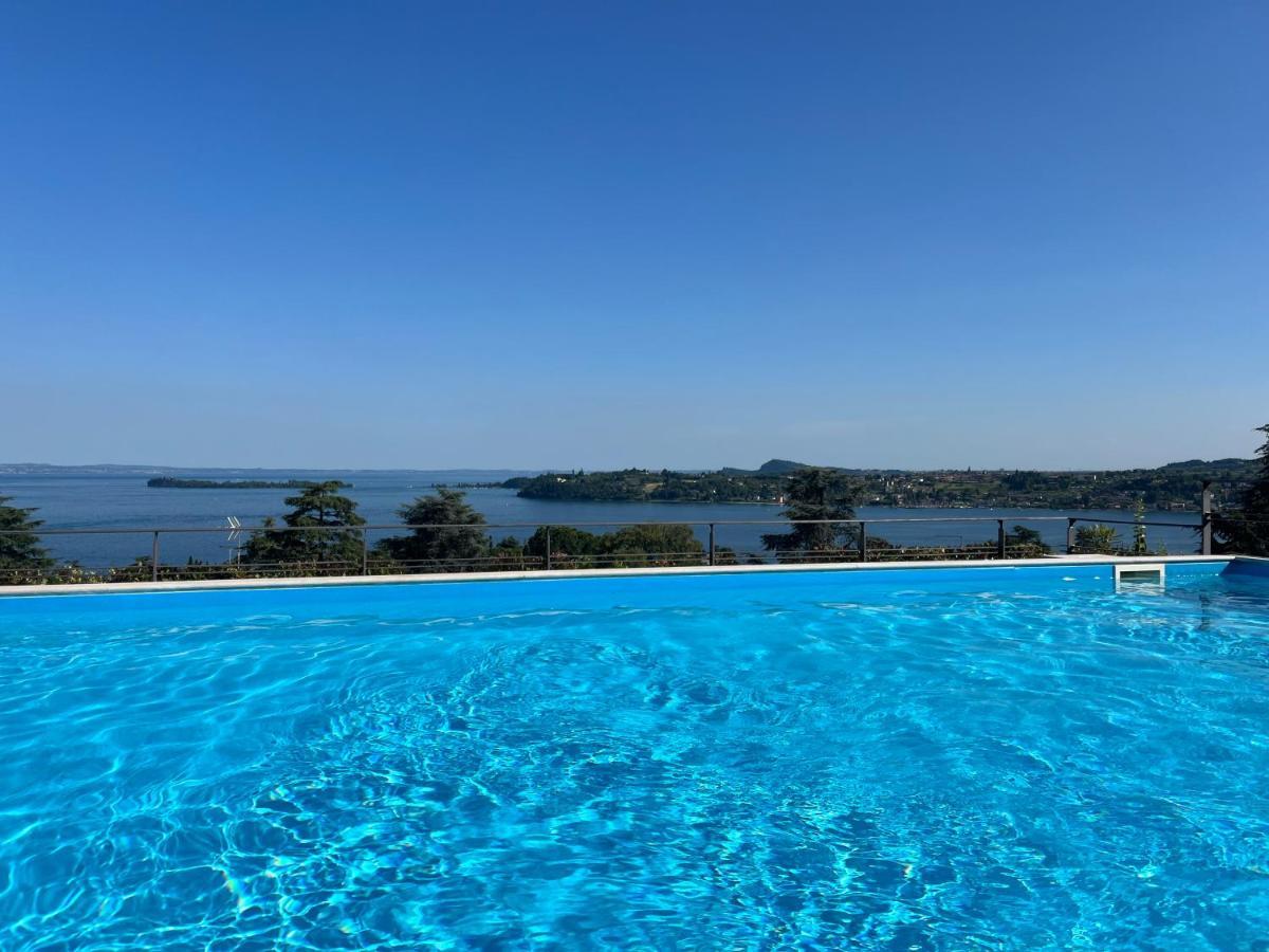 Feli Holiday Home - Panoramic Pool Lake View In Гардоне Ривера Екстериор снимка